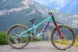 Bike Check: Oisin O'Callaghan's Trek Session Prototype