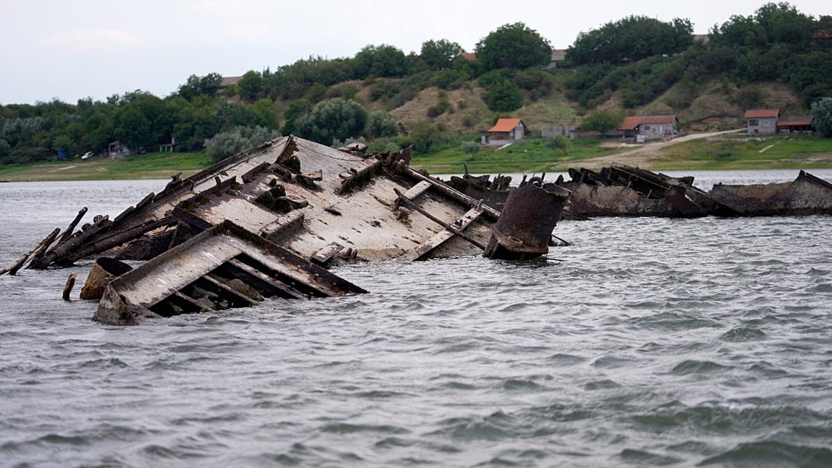 Low water levels: EU clears old Nazi warships from the Danube