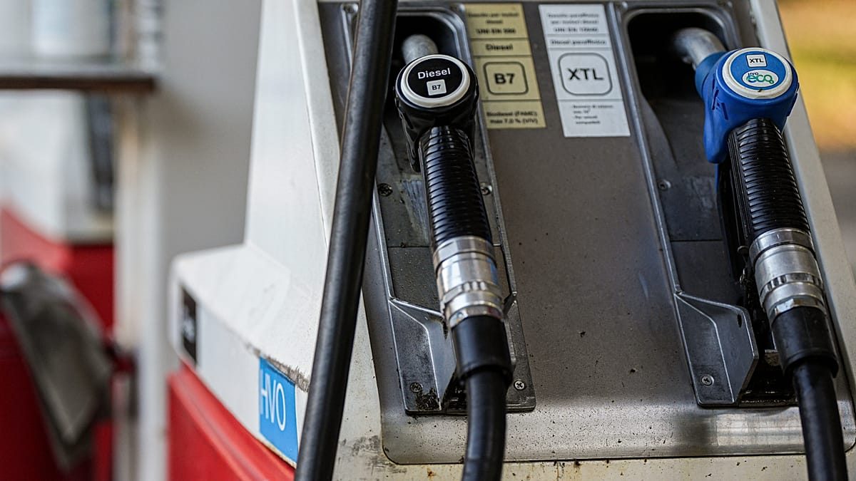 Italy petrol tops €2.6: opposition and groups sound alarm, govt weighs variable fuel duty