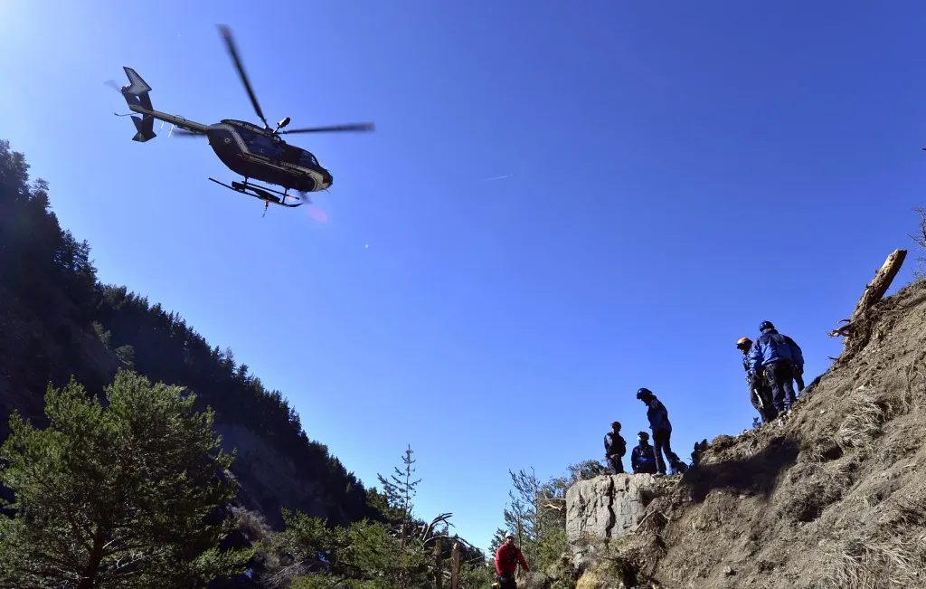 Anger as sunbathing tourists delay Dolomites mountain rescue