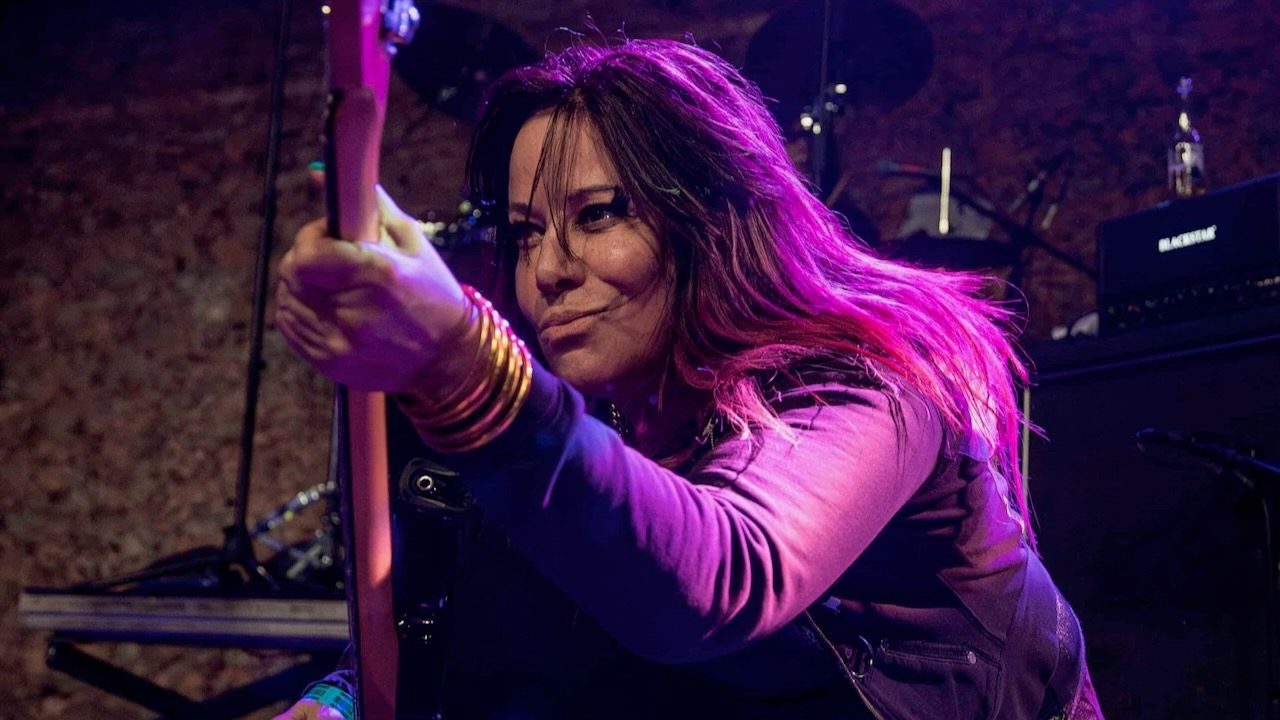 Jennifer Finch, L7’s Bassist, Dead at 59 from Brain Cancer