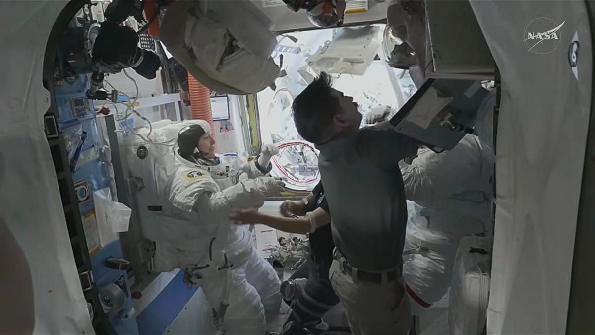Mission accomplished for Sophie Adenot: ISS antenna installed