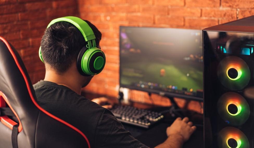 How to get £2,000 to play computer games at university