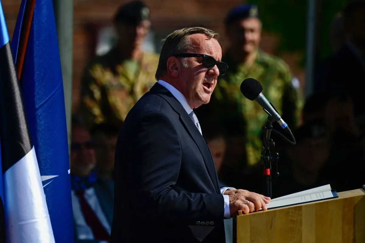 German defence minister raises alarm over possible far-right state government