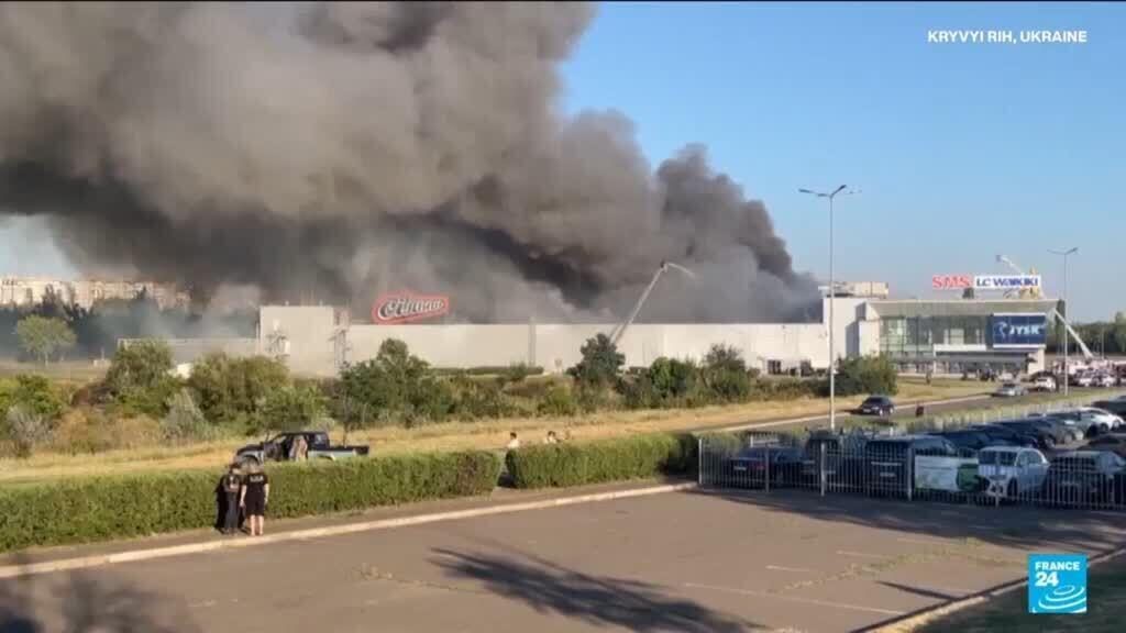 Russian strikes Zelensky's hometown in Ukraine, killing 15 people, wounding 130