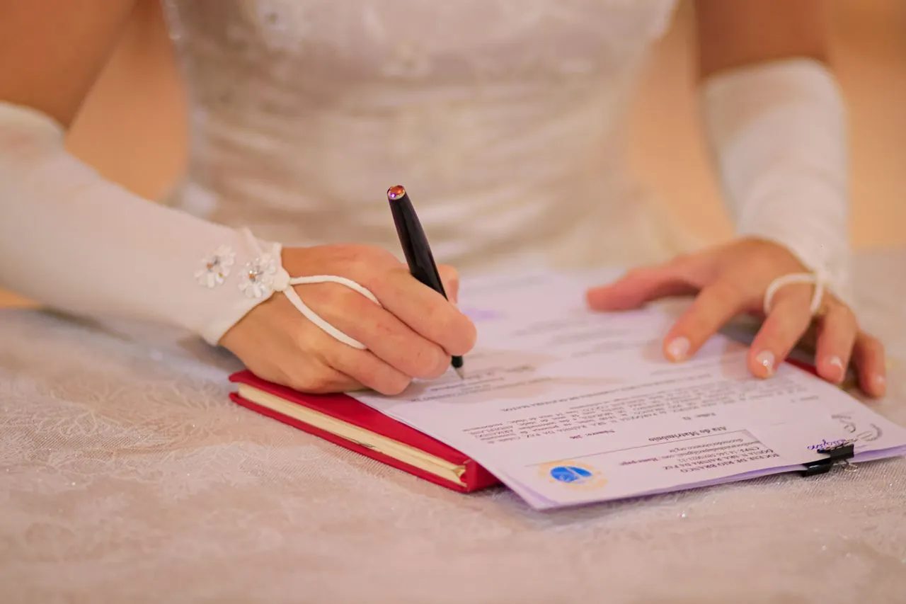 Registering births and marriages in Switzerland set to become more expensive