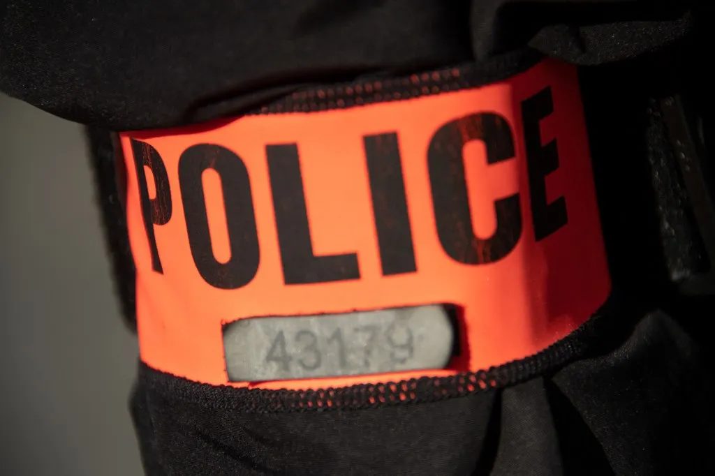 Paris police arrest man after three women wounded in knife attack
