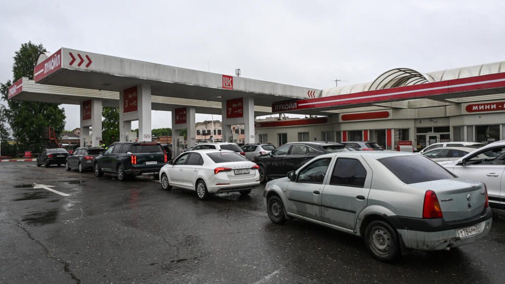 No fuel, no patience: Russians endure fuel shortages