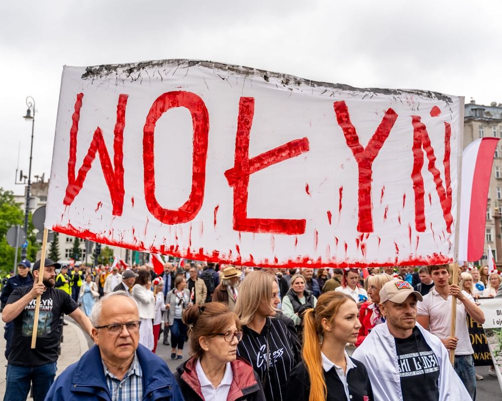 Poland threatens to block Ukraine's EU path over historical dispute