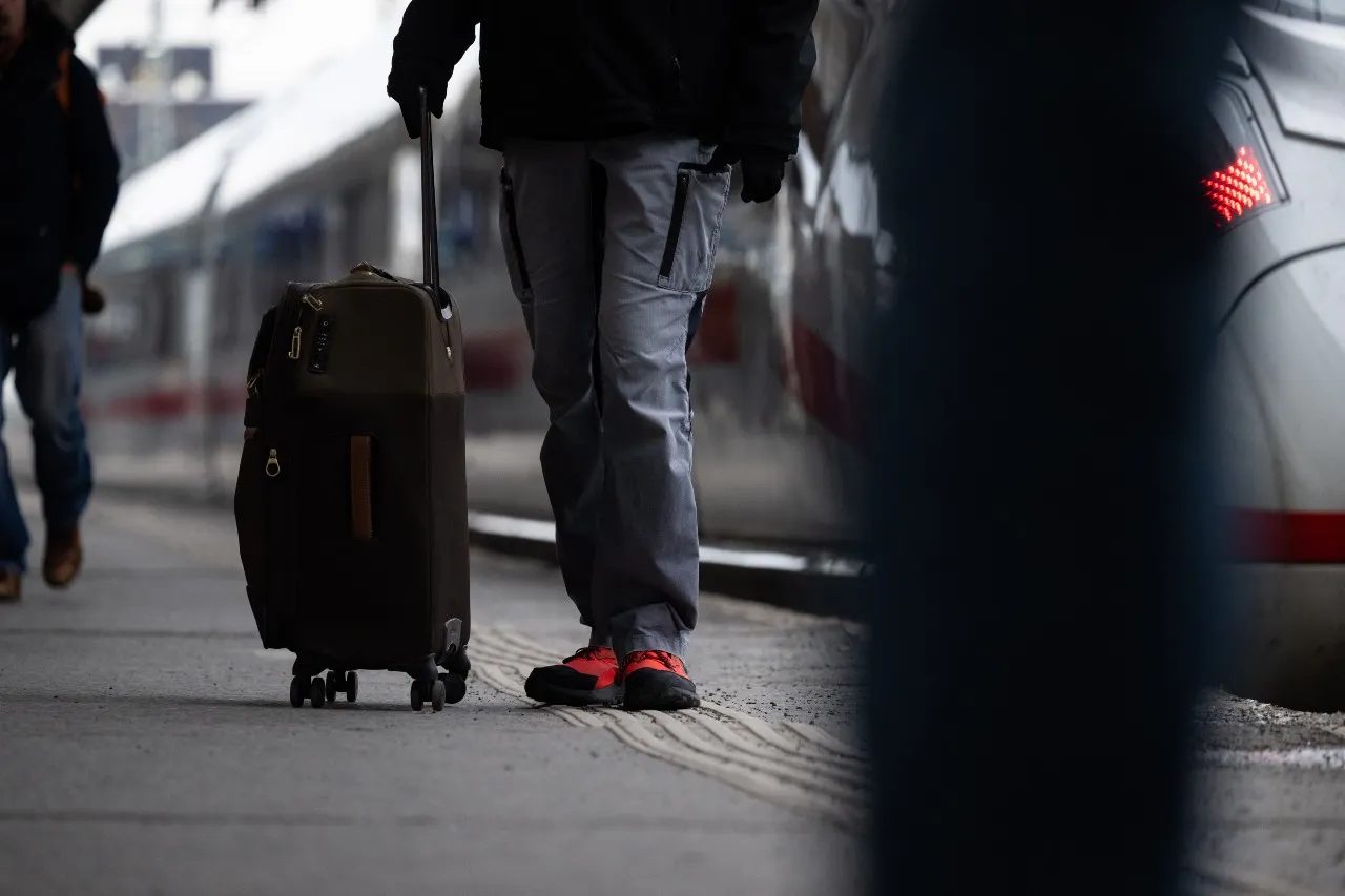 How many Deutsche Bahn trains have arrived on time so far this year?