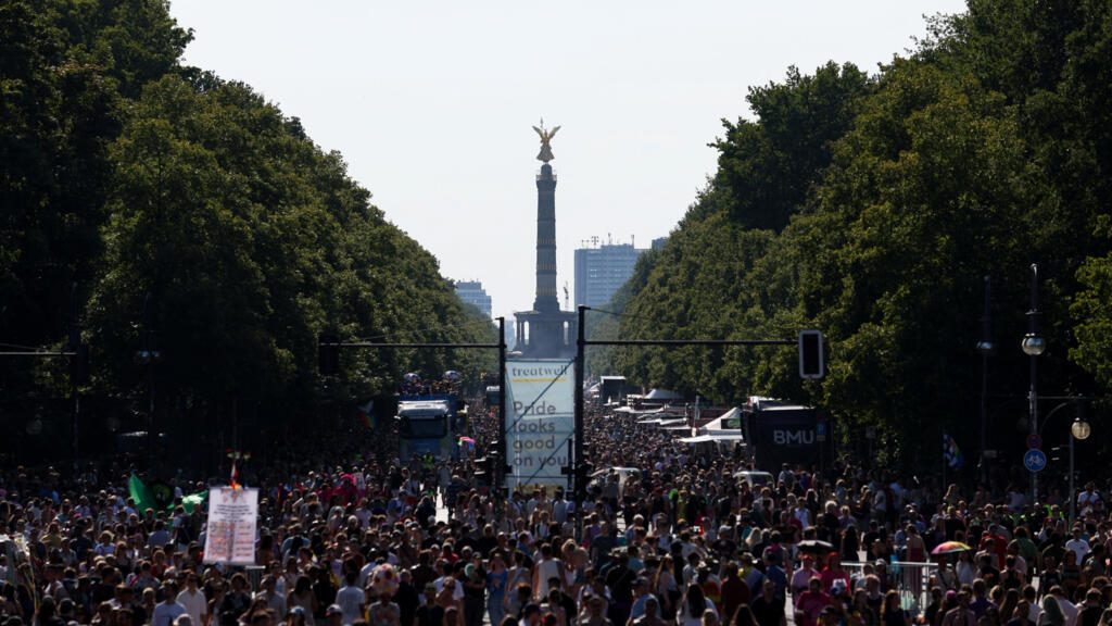 Manhunt continues after man drives vehicle into Berlin Pride event