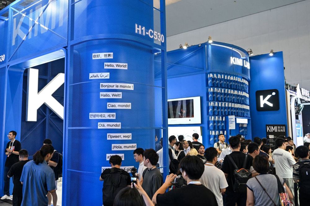 US tech giants split over Chinese AI as $1tn chip selloff hits