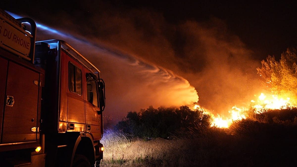 Firefighters battle major wildfire in southern France
