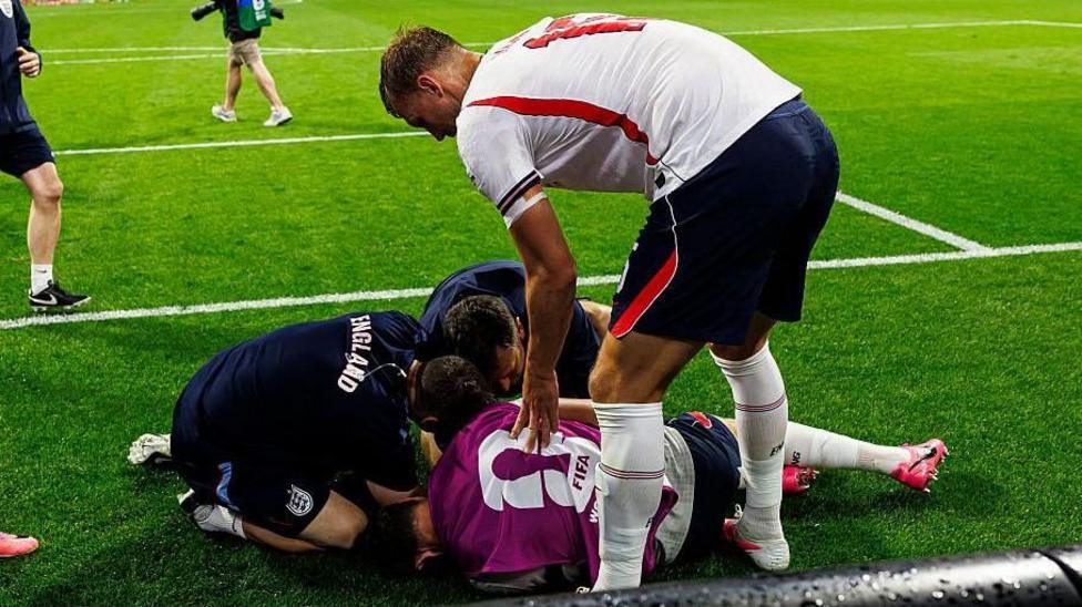 England players to get hoarding warning after freak Henderson injury