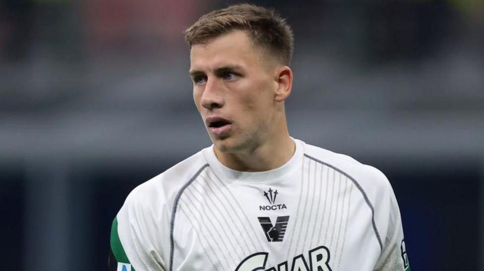 Brighton sign Austria defender Svoboda from Venezia