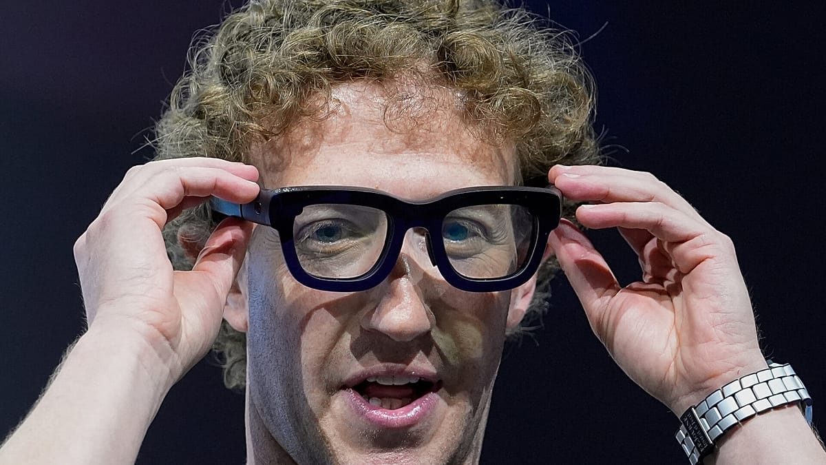 UK cinemas consider ban on Meta ‘pervert glasses’ over piracy and privacy concerns