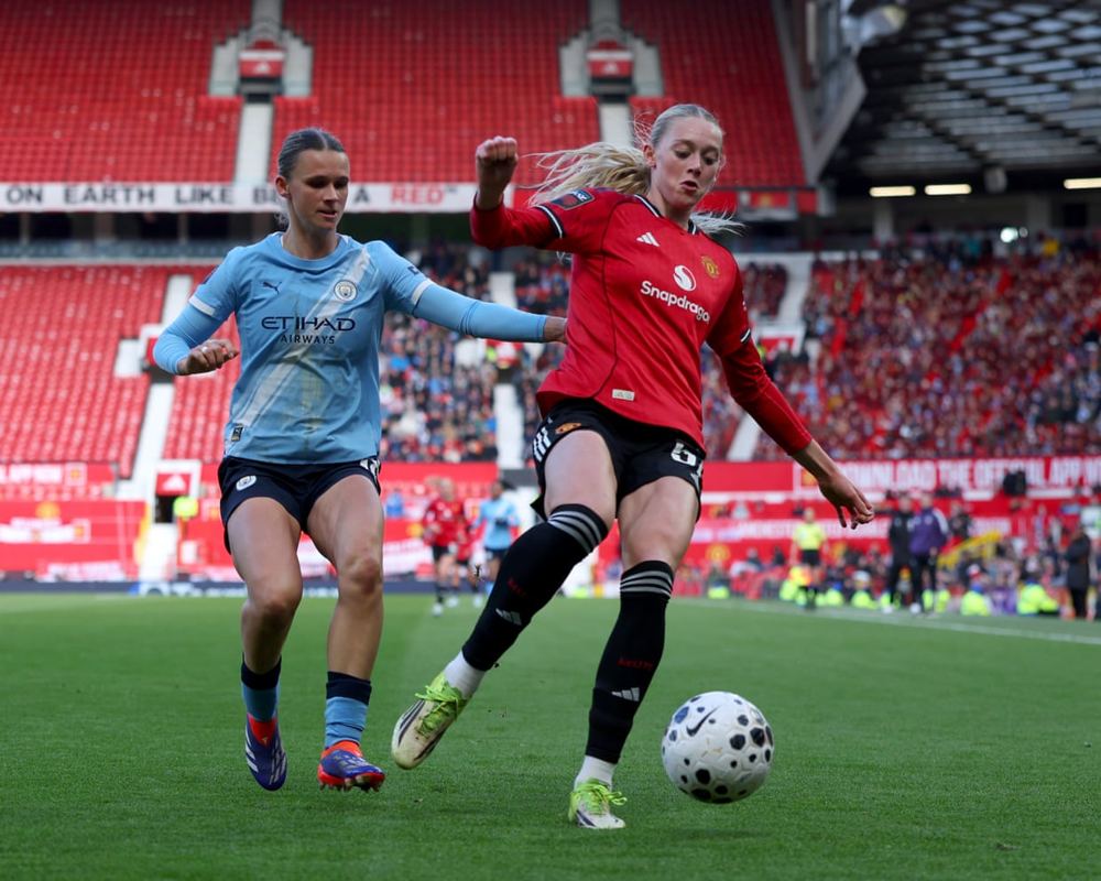 Record-breaker Layla Drury signs first professional deal with Manchester United