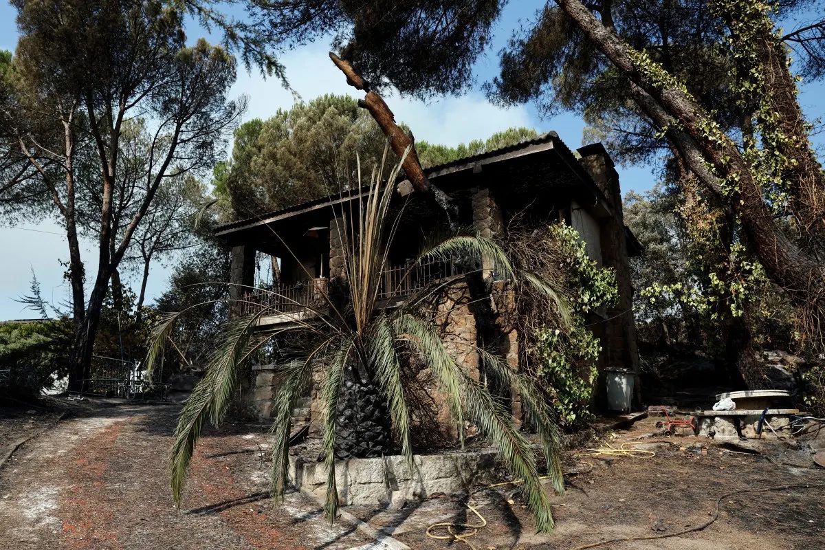 Spanish wildfires intrude on holidaying foreign visitors