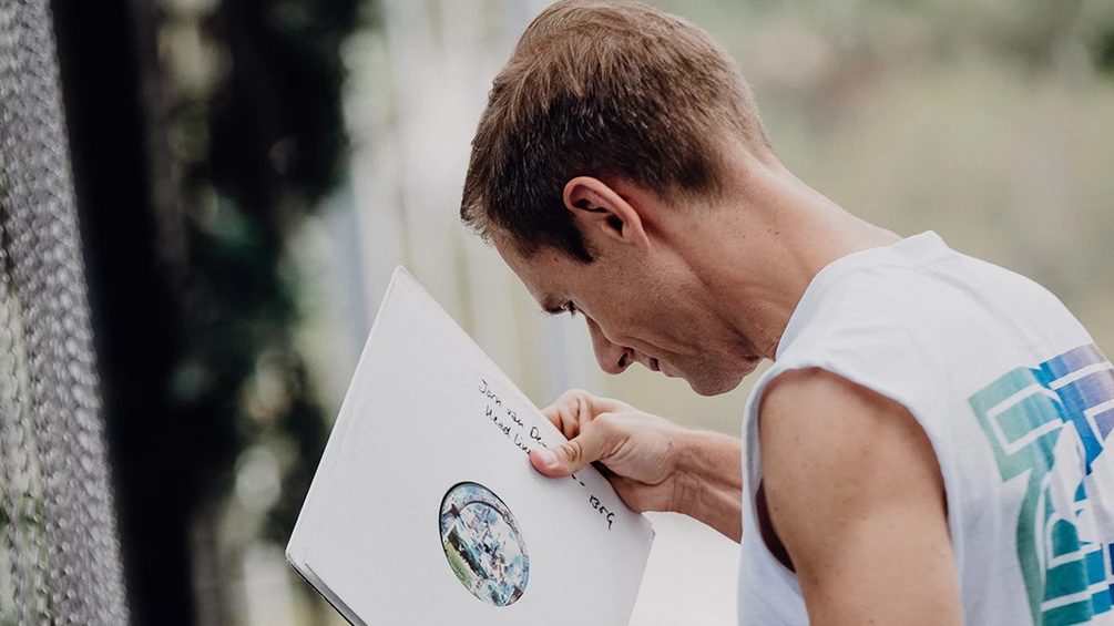Watch Armin van Buuren’s vinyl-only classic trance set from [UNVRS] Ibiza
