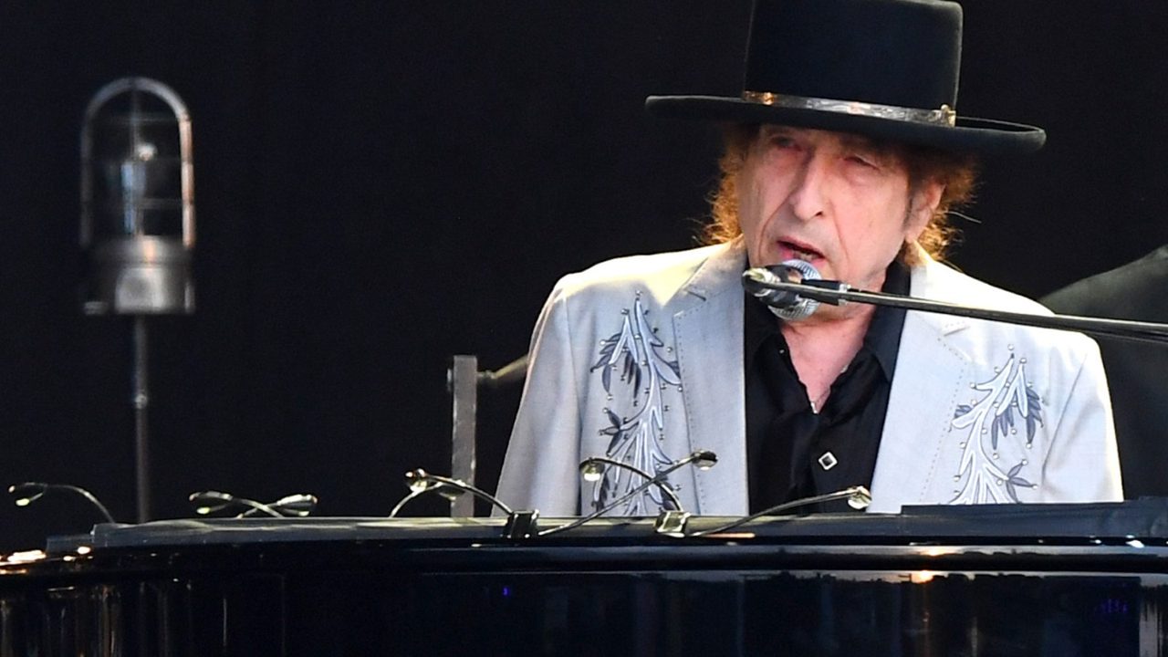 Bob Dylan’s Revolving Door of Touring Guitarists Welcomes Another New Addition