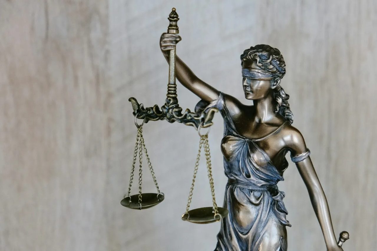 The legal options for foreigners in France when residency permit renewals are blocked