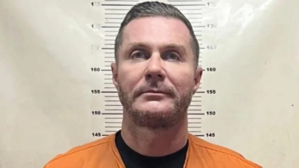 Crime boss Steven Lyons arrives in Spain after extradition
