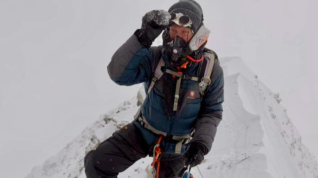 After Losing Six Fingers on Makalu, Russian Climber Accuses His Guide of Attempted Murder
